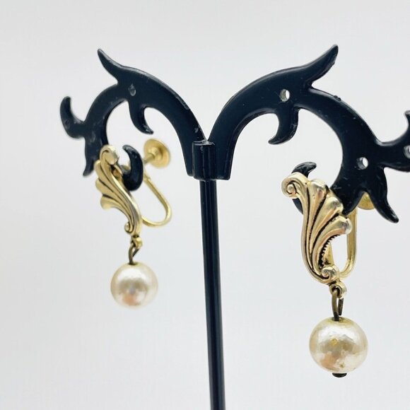 Fluted Scroll Pearl Drop Earrings Gold Tone Screw Back Classic Career Cosplay - Picture 5 of 9